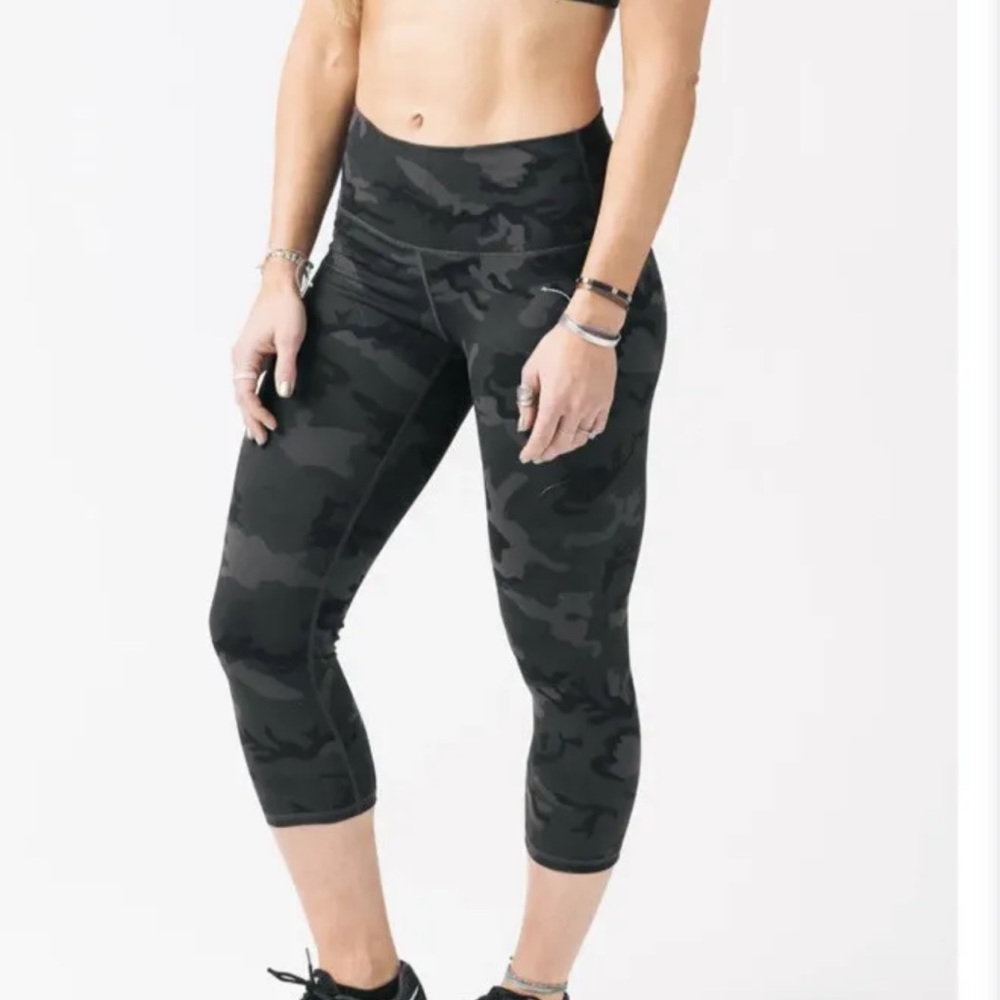 Zyia Active Camo  Crop Leggings Size 12